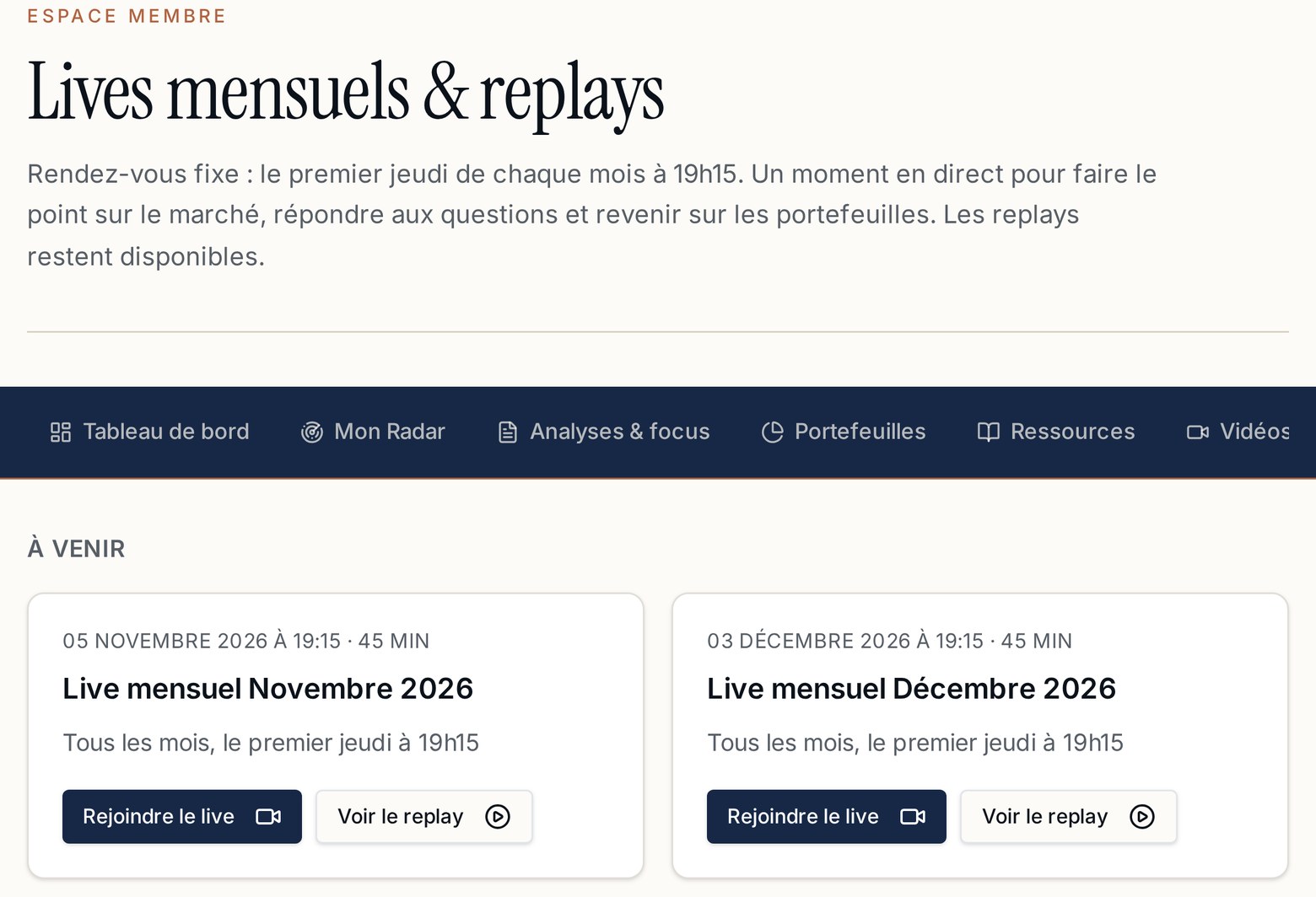 Capture de l'espace membre : page Lives mensuels & replays avec les lives à venir du 5 novembre et du 3 décembre 2026